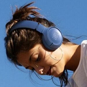 JBL Tune 520BT On-Ear Headphones in Deep Blue